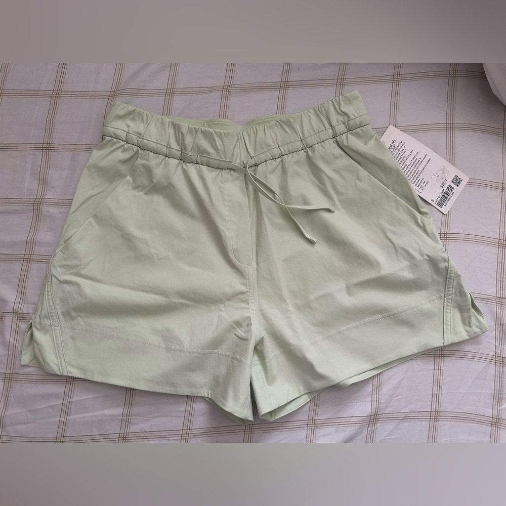 Lululemon Cinchable Waist HR Woven Shorts 3.5”